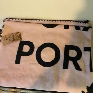 BNWT Grand Portage by The Bay Micro Fleece soft Travel Blanket 🛶  ❤️❤️